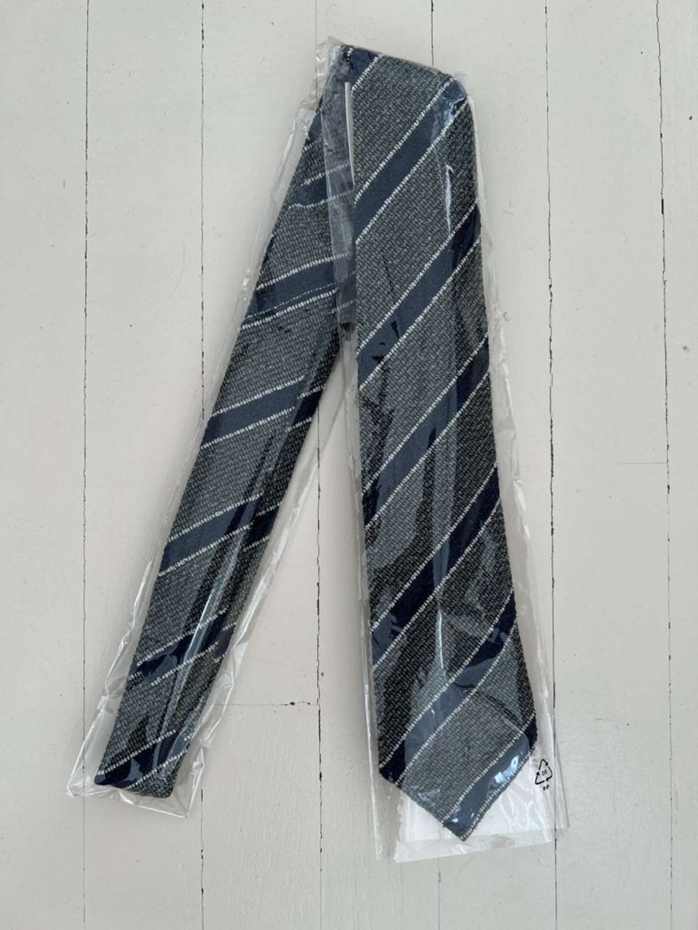 NWT Suitsupply Green and Navy Diagonal Stripe Tie
